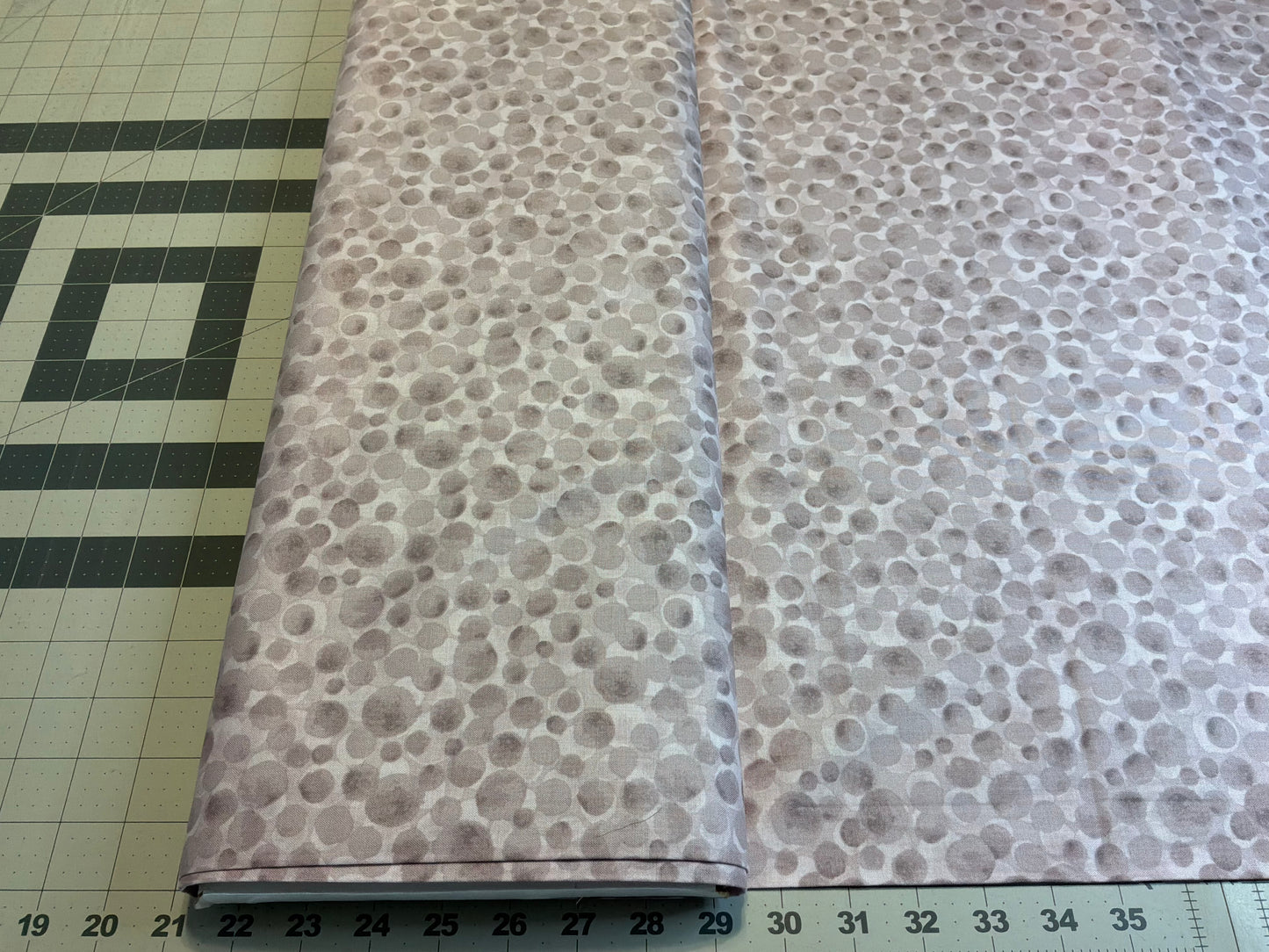 Lewis & Irene – Threaded With Love: Bumbleberries (Grey/Taupe)