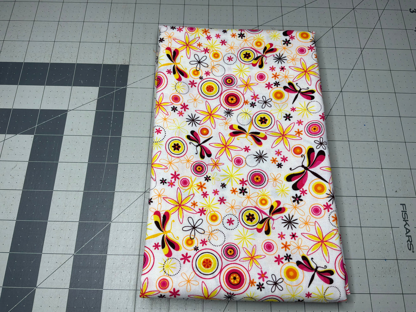Modern Blossom – Pattern 7648
Grafiq Trafiq for Blue Hill Fabrics- Single Yard Cut